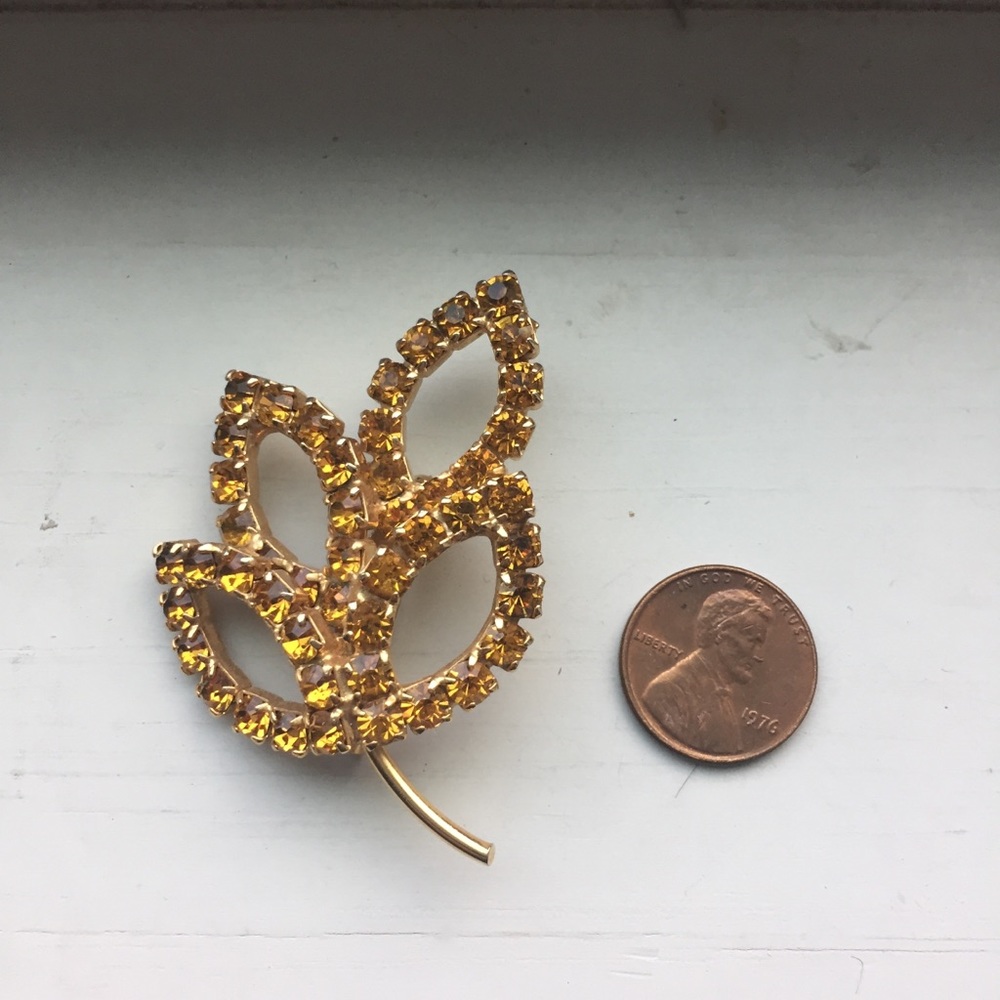 Amber leaf pin - Picture 3 of 3
